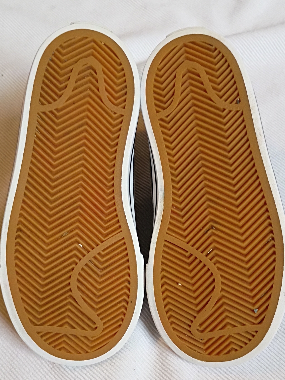 Nike Kids Black and White Low-Top Sneaker - Picture 6 of 8
